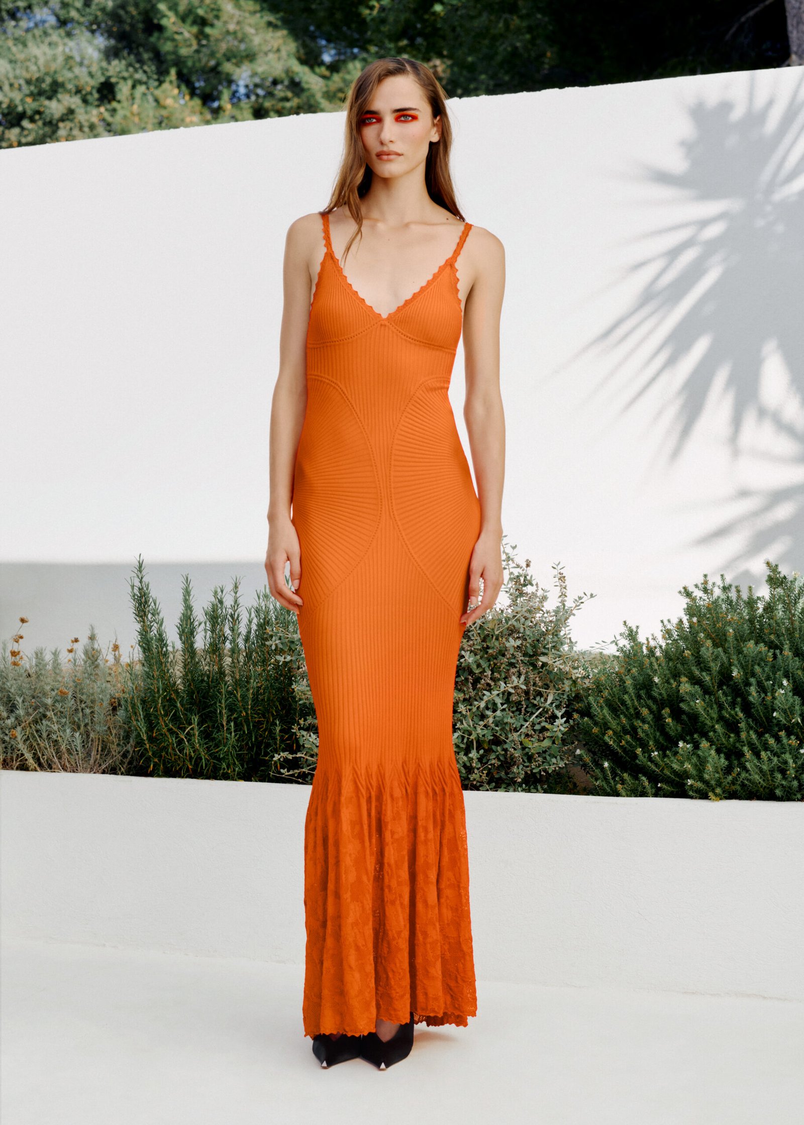 Orange ArdAzAei knit dress with curved ribbing and a lace hem