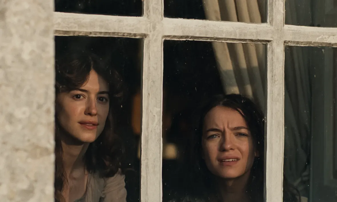 Daisy Edgar-Jones and Esmé Creed-Miles Star in Sense and Sensibility