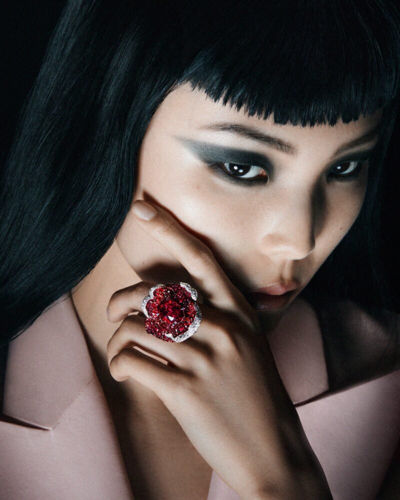 Gucci high-jewellery floral ring photographed by Carlijn Jacobs