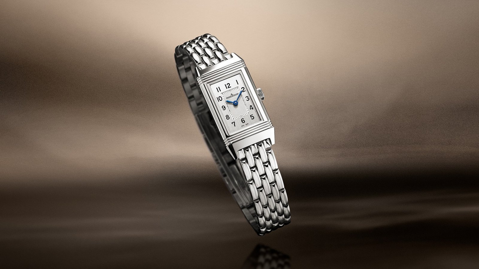 Full view of the steel-bracelet Jaeger-LeCoultre Reverso Classic Monoface Origin