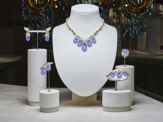 Tiffany Hanging Garden necklace and coordinating jewels displayed in Venice