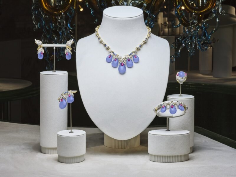 Tiffany Hanging Garden necklace and coordinating jewels displayed in Venice